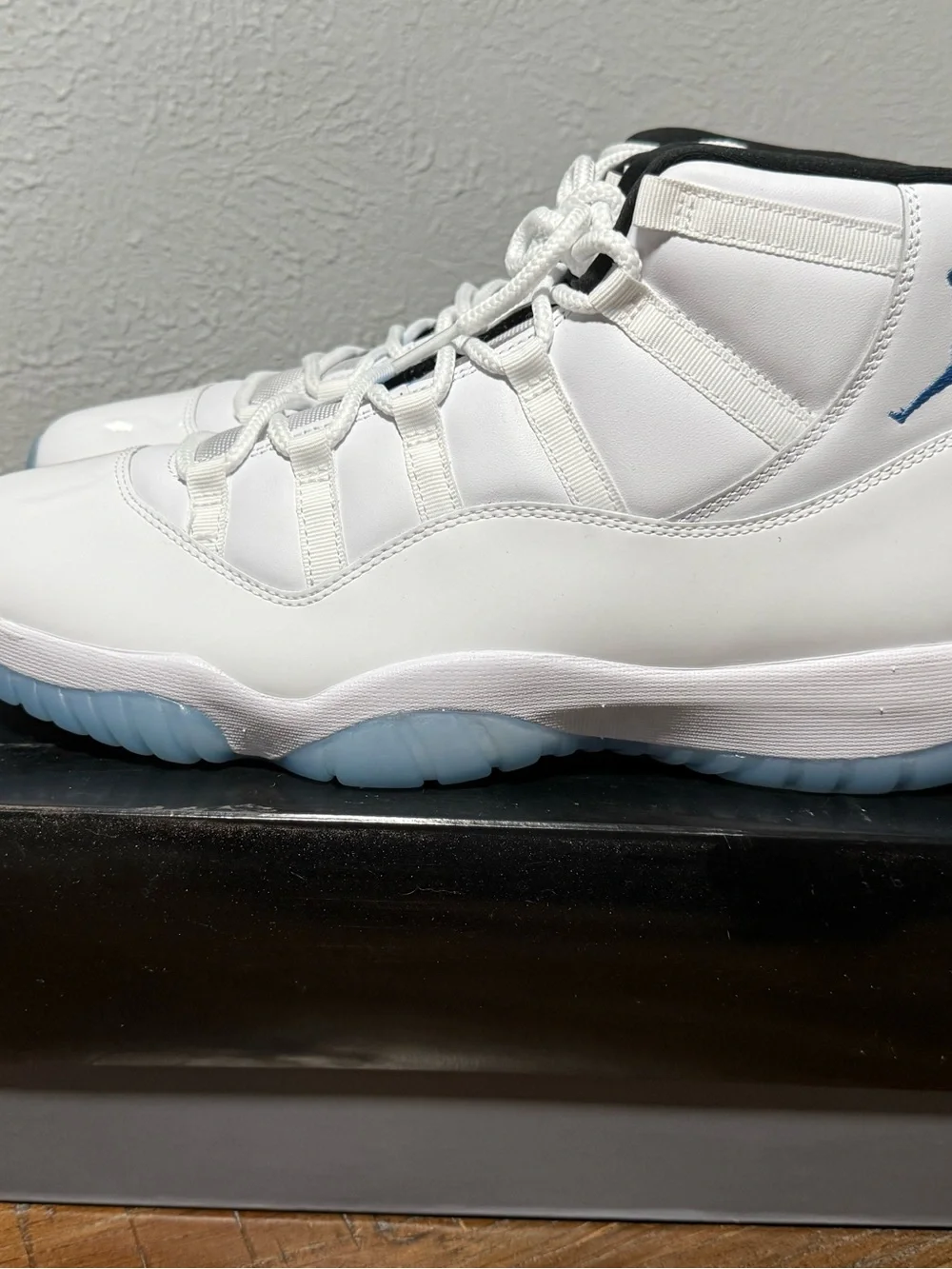 Air Jordan 11 retro size 14 men’s basketball shoes never worn